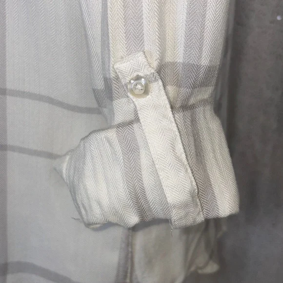 Romeo+Juliet Couture White and Gray Plaid Button-Up Shirt - Picture 5 of 6